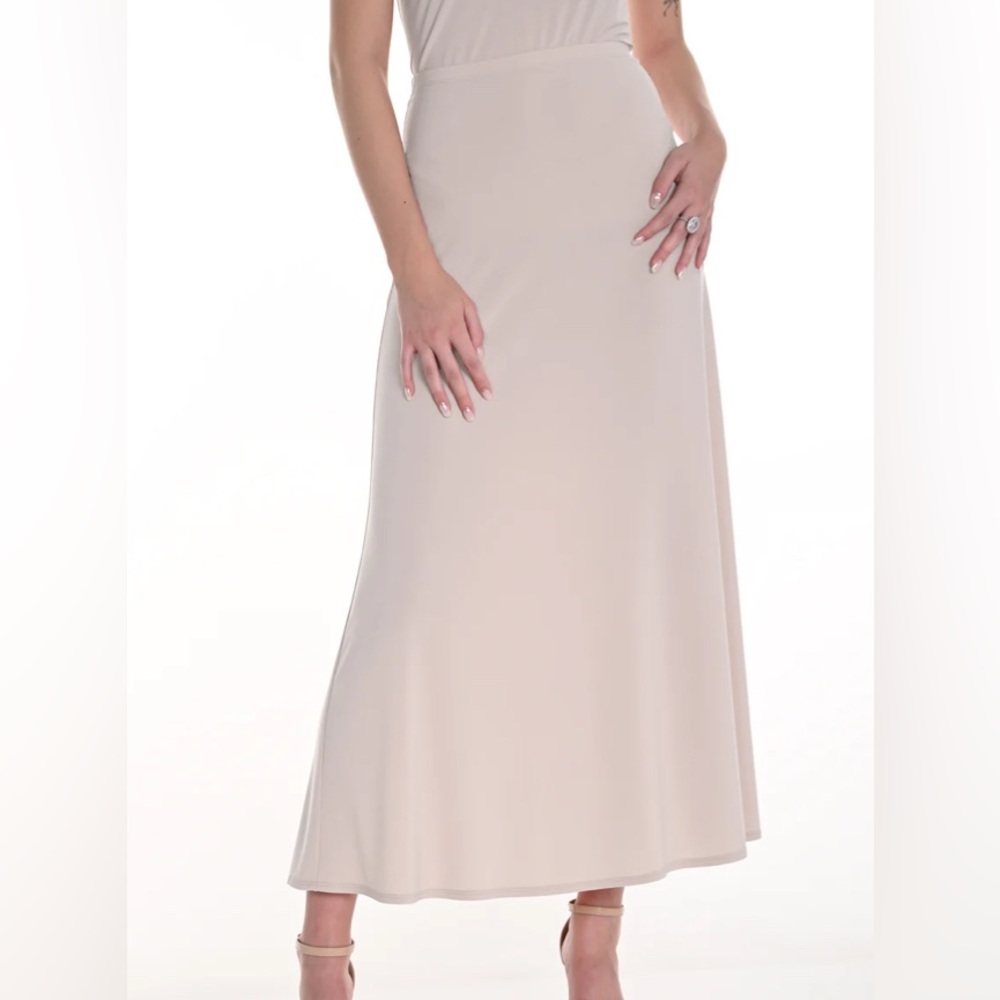 Frank Lyman  beige skirt